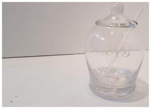 TPFCHEN OLIVES M. LFFEL, Glas