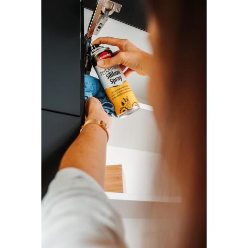 Caramba Performance Silikon Spray, Gleitspray zum Pflegen und Schützen, Schmieröl für Kunststoff, Gummi und Metall, Farblos und Geruchsarm, 300 ml
