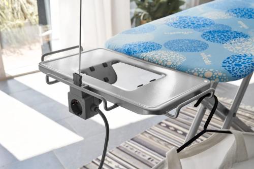 Vileda Solid Plus Bügelbrett, Bügeltisch für Dampfbügelstation, Bügelfläche 44 x 122 cm, Blau