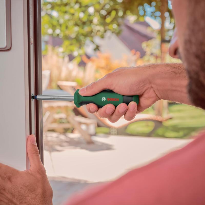 Bosch Universal Werkzeug-Set, 17-teilig (vielseitiger Werkzeugkoffer, bestückt, hochwertig, ergonomisch, ideal für Reparaturen im Haus)