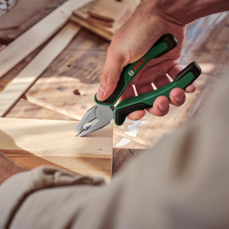 Bosch Universal Werkzeug-Set, 17-teilig (vielseitiger Werkzeugkoffer, bestückt, hochwertig, ergonomisch, ideal für Reparaturen im Haus)
