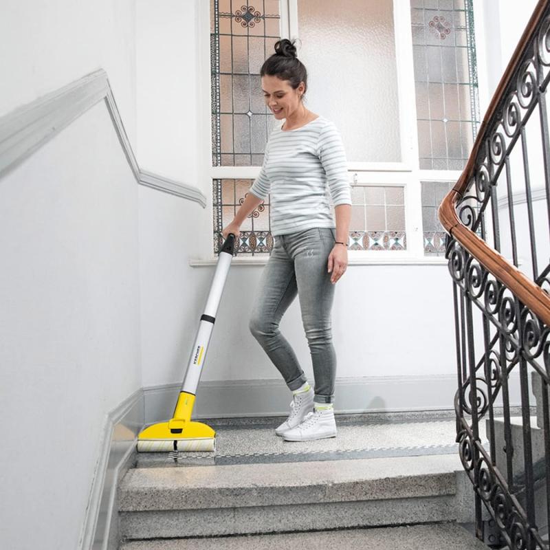 Kärcher Elektrischer Wischmopp EWM 2 – elektrischer und kabelloser Bodenreiniger für 60 qm – für effektiveres Wischen