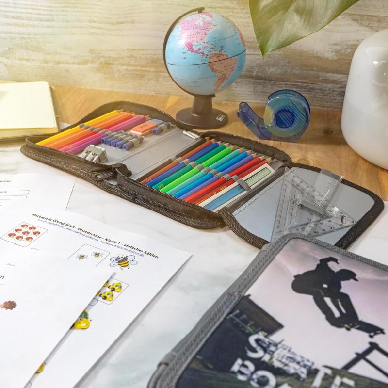 idena 2.2911 Schüler-Etui,28tlg.Federmappe mit Reißverschluss, Design SCHWARZ - SKATEBOARD