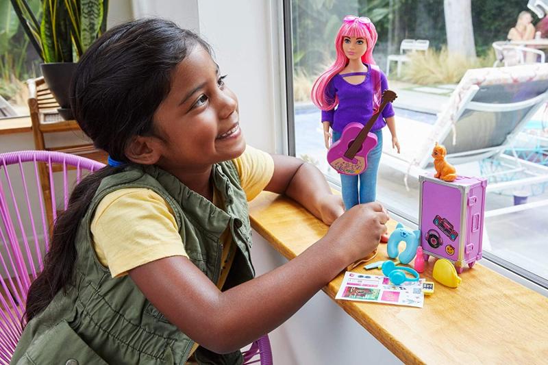 Barbie FWV26 -Puppe Daisy (kurvig mit pinkfarbenem Haar) und Kätzchen