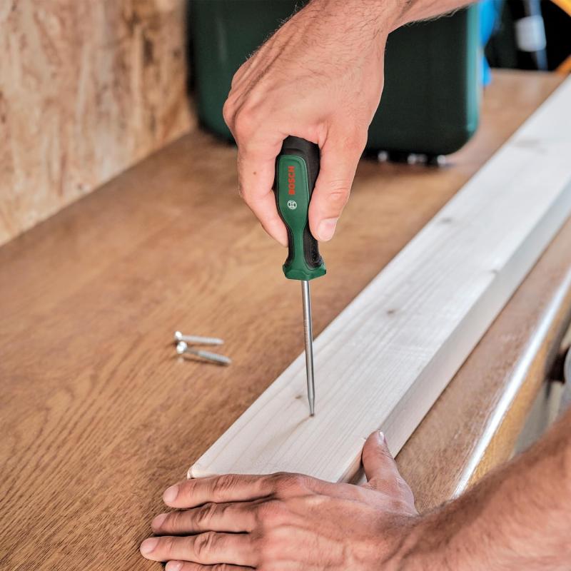 Bosch Universal Werkzeug-Set, 17-teilig (vielseitiger Werkzeugkoffer, bestückt, hochwertig, ergonomisch, ideal für Reparaturen im Haus)