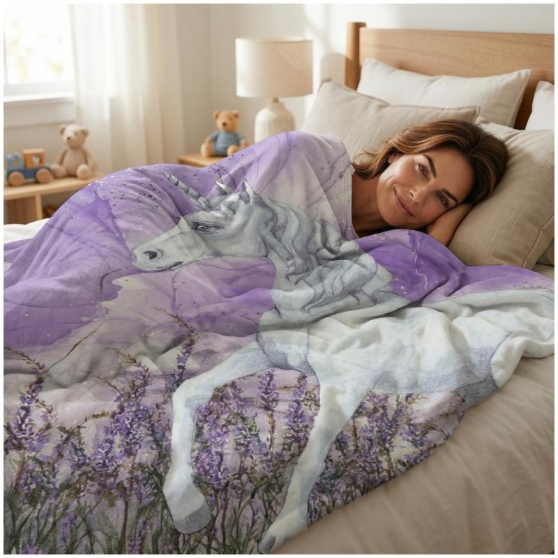 Home Ideas Wohndecke mit Tiermotiv Größe ca. 150 x 200 cm Lila - EINHORN