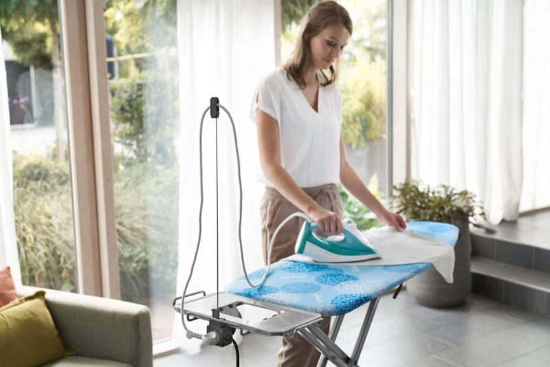 Vileda Solid Plus Bügelbrett, Bügeltisch für Dampfbügelstation, Bügelfläche 44 x 122 cm, Blau